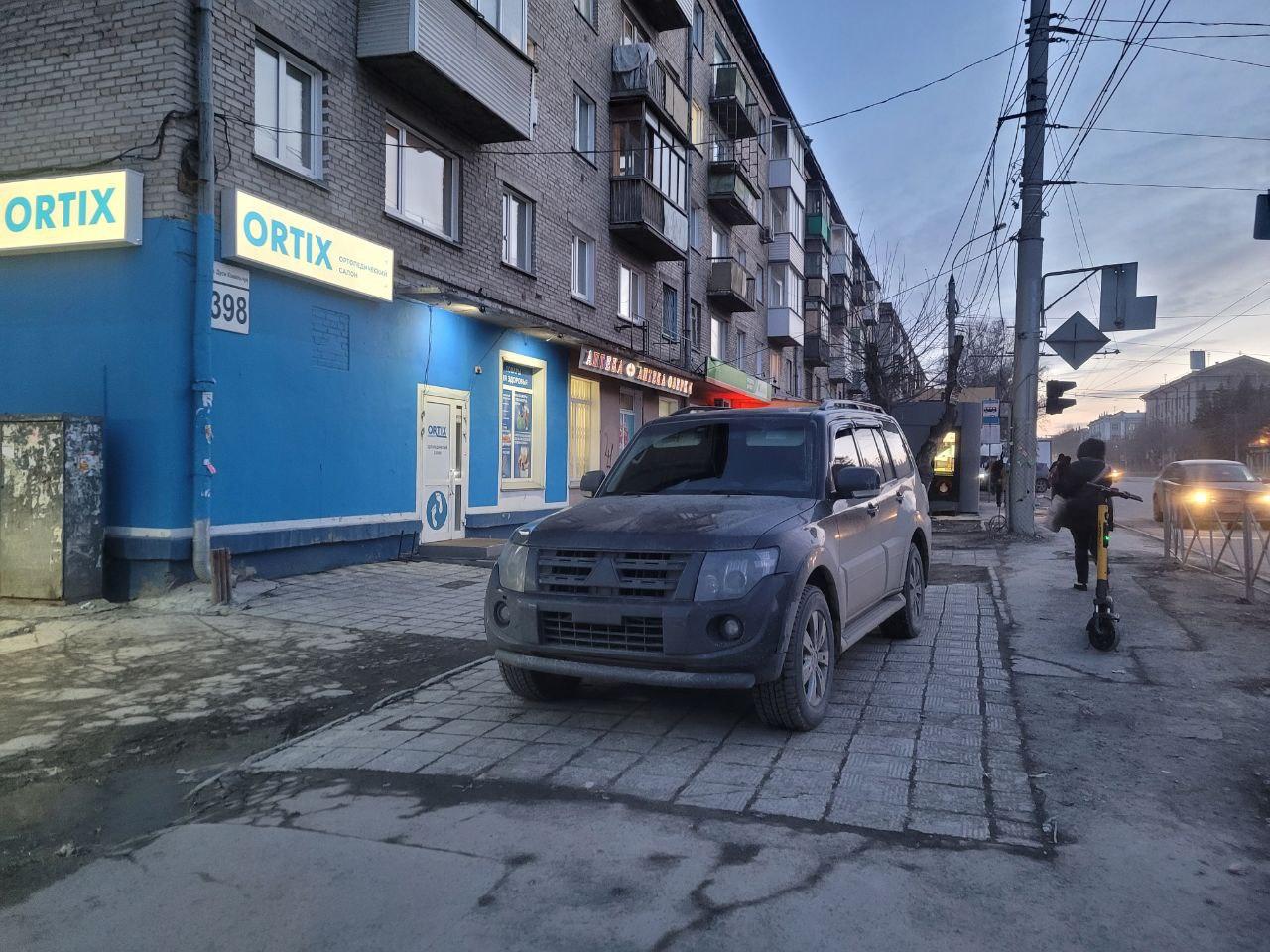 Фото В Новосибирске водитель внедорожника напал на криминального журналиста  – полиция не приехала 2